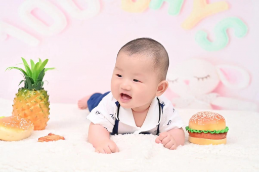 平凉宝宝在妈妈肚子里